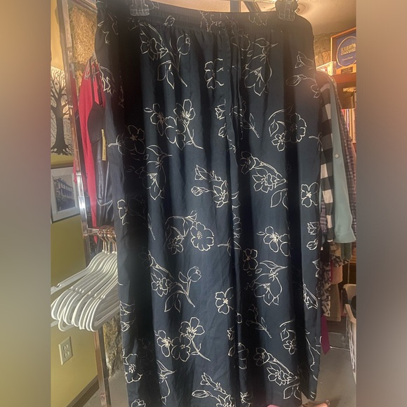 11 Honore Wide Leg Pants - Picture 3 of 8